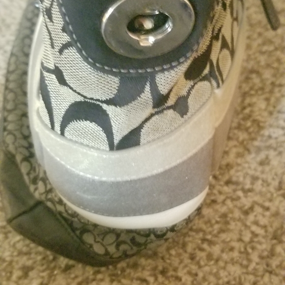 Handbag - Picture 5 of 11